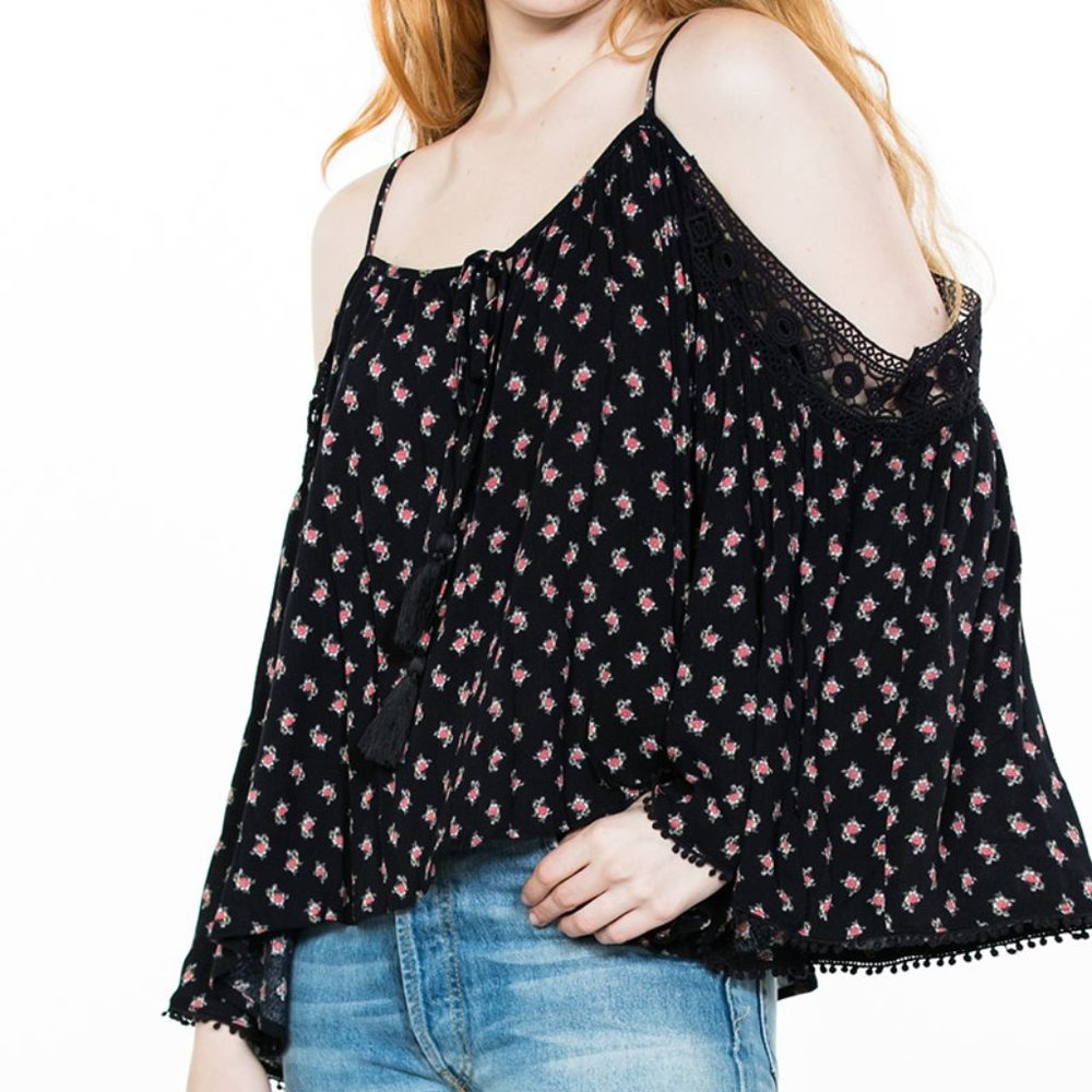 OFF SHOULDER TOP WITH LACE BELL SLEEVE